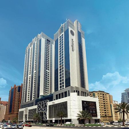 Hotel Pullman Schardscha Exterior foto The Ritz-Carlton, Dubai