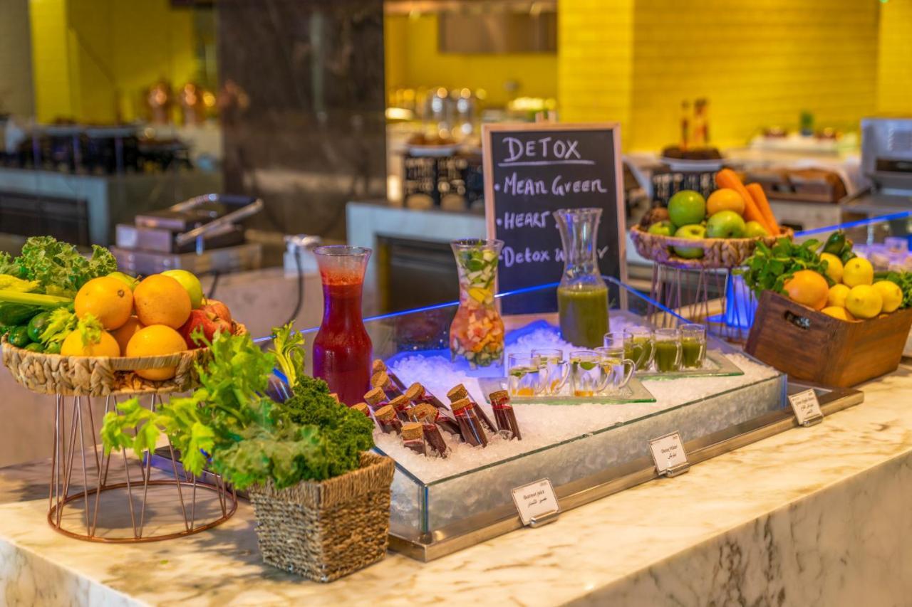 Hotel Pullman Schardscha Exterior foto Healthy food at a buffet