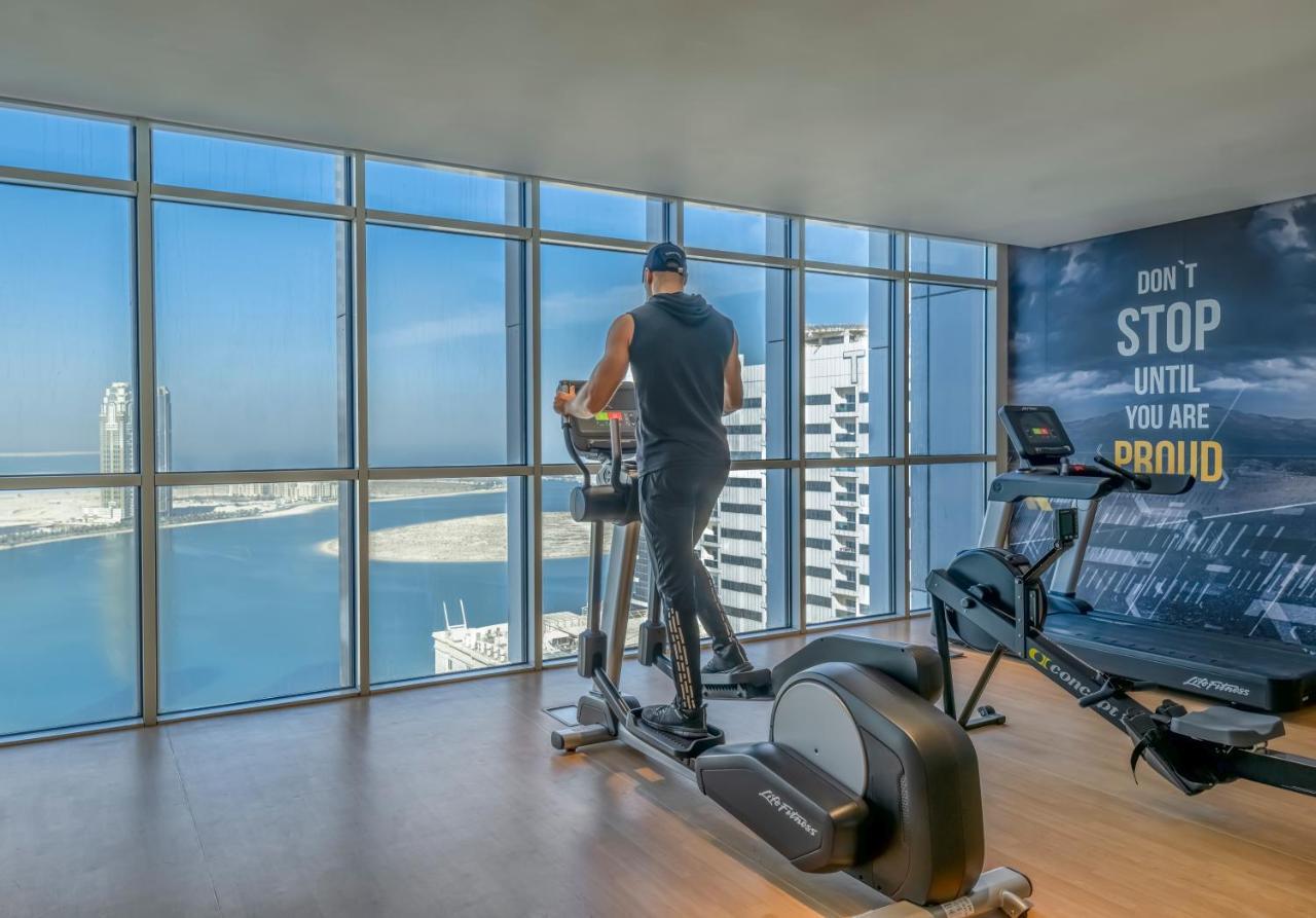 Hotel Pullman Schardscha Exterior foto A man using a cross trainer