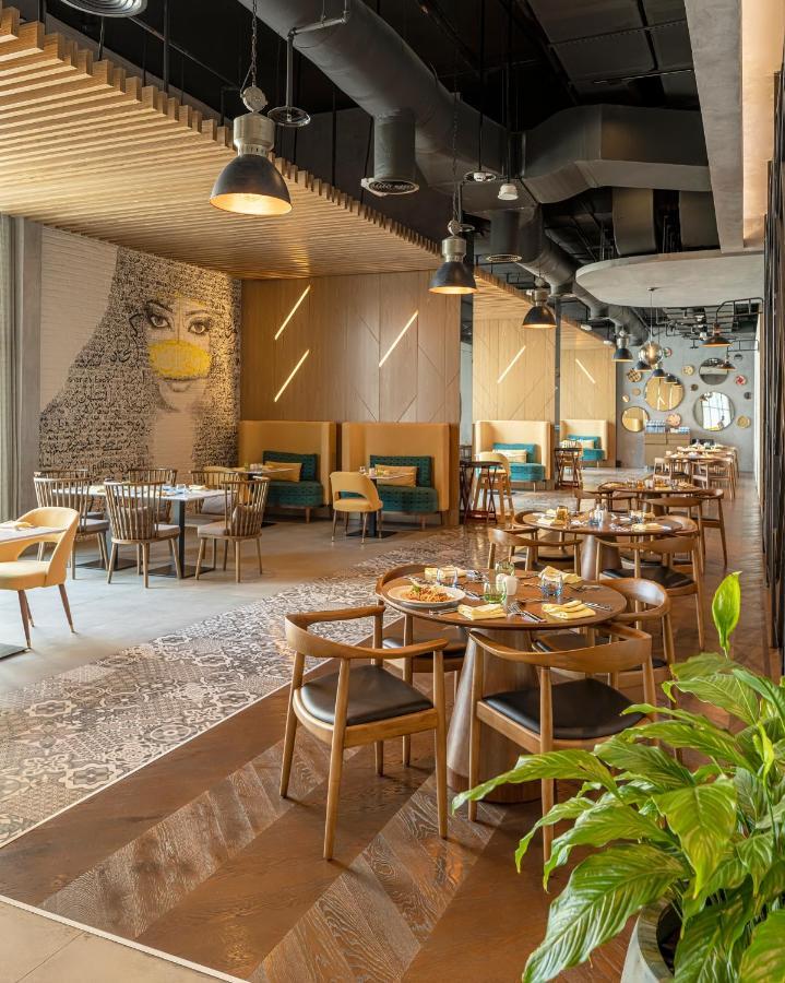 Hotel Pullman Schardscha Exterior foto Restaurant interior