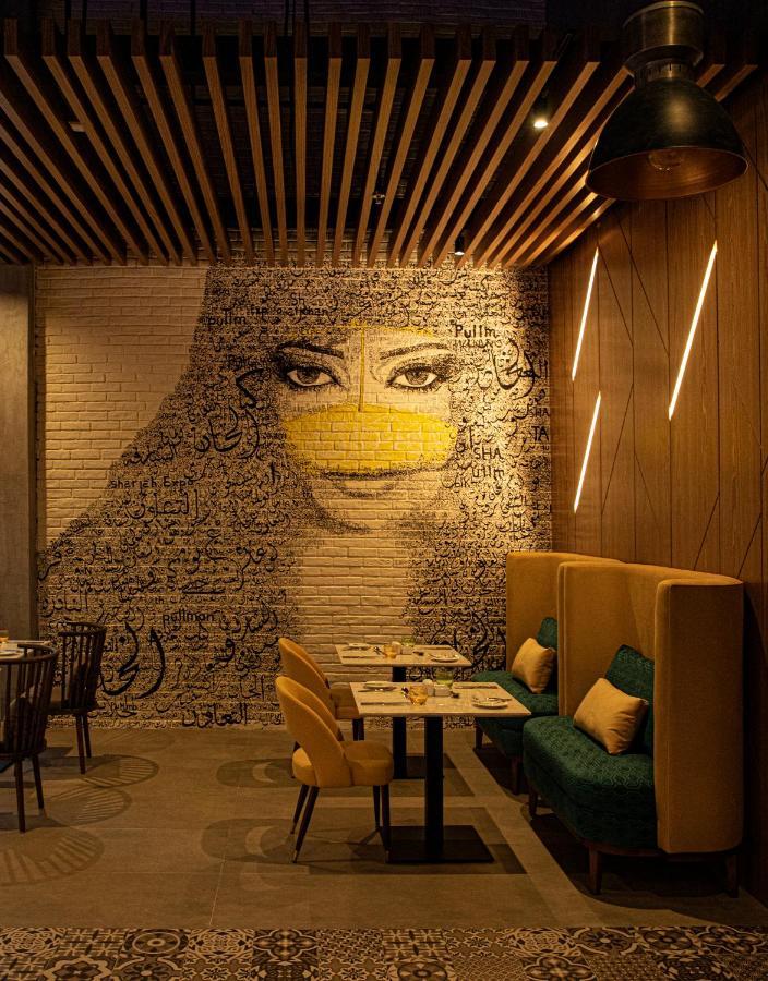 Hotel Pullman Schardscha Exterior foto Interior of the restaurant